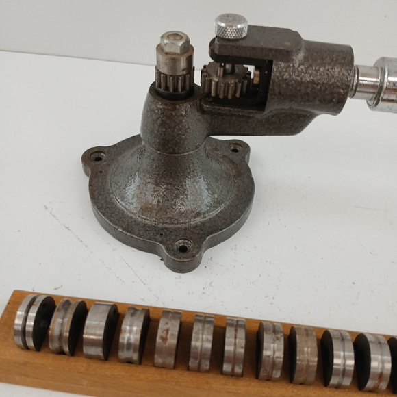 Superior Ring Enlarger Jewelry Jeweler Tool No. 39-618 with 16 Dies Ring Sizer - Picture 2 of 9